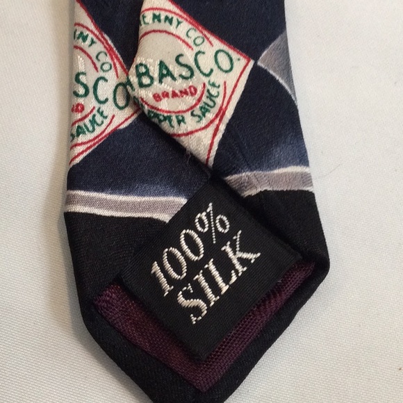 Tabasco Pepper Sauce silk necktie featuring crabs, prawns and peppers. - Picture 4 of 5